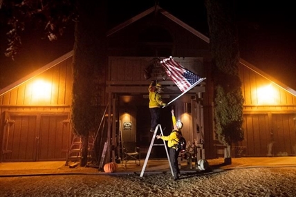 California's wind-driven blaze spurs massive evacuations | iNFOnews.ca