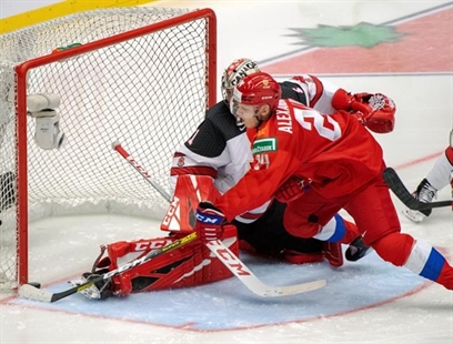 Canada thumped by Russia, lose star Alexis Lafreniere to injury at world juniors | iNFOnews.ca Canada thumped by Russia, lose star Alexis Lafreniere to injury at world juniors | iNFOnews.ca