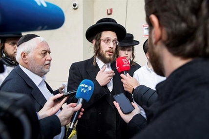 5 stabbed at Hanukkah celebration in latest attack on Jews | iNFOnews.ca 5 stabbed at Hanukkah celebration in latest attack on Jews | iNFOnews.ca