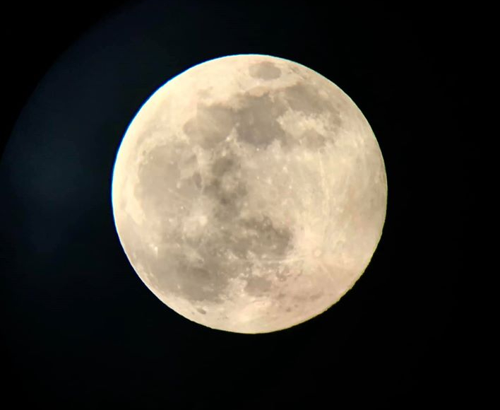 iN PHOTOS: Photographers take advantage of clear skies to capture full moon | iNFOnews.ca iN PHOTOS: Photographers take advantage of clear skies to capture full moon | iNFOnews.ca