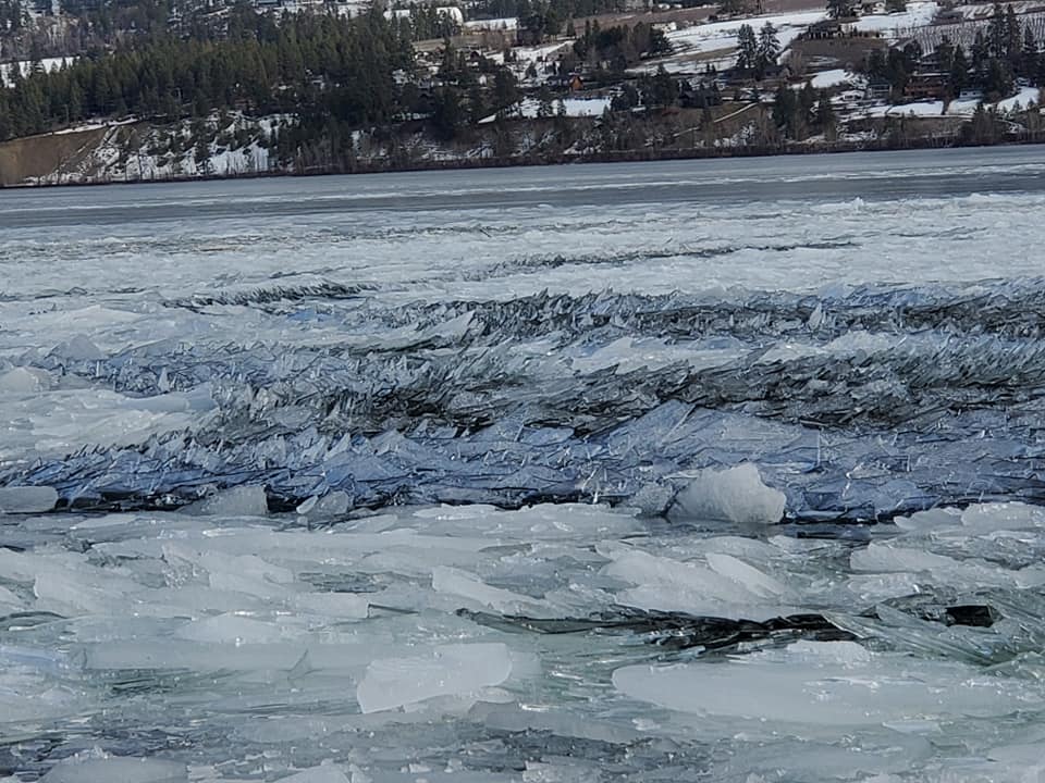 Vernon family captures mesmerizing melting ice | iNFOnews.ca