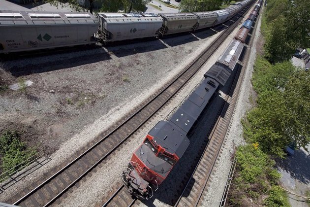 CN Rail headed for Monday lockout after union rejects binding arbitration | iNFOnews.ca