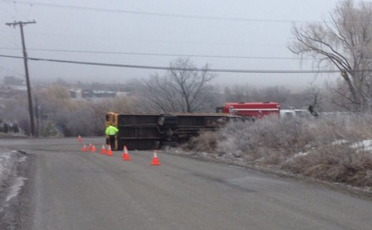 School bus flips onto side on Reimer Road | iNFOnews.ca School bus flips onto side on Reimer Road | iNFOnews.ca