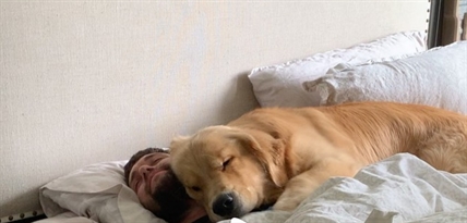 TRENDING NOW: Sometimes you just have to lean into a cuddle | iNFOnews.ca