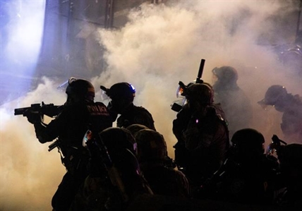 Federal agents use tear gas on Portland protesters | iNFOnews.ca