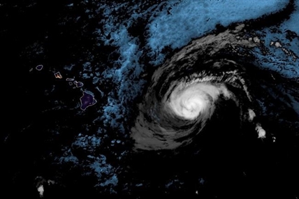 Hurricane threatens Hawaii with with surf, winds, flooding | iNFOnews.ca
