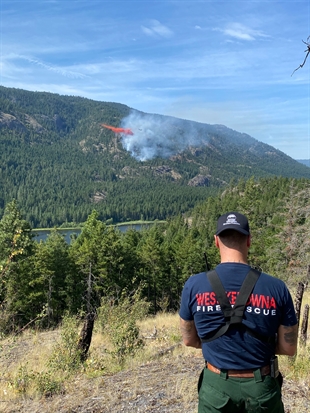 UPDATE: Wildfire sparked in Rose Valley dam area of West Kelowna burning away from homes | iNFOnews.ca