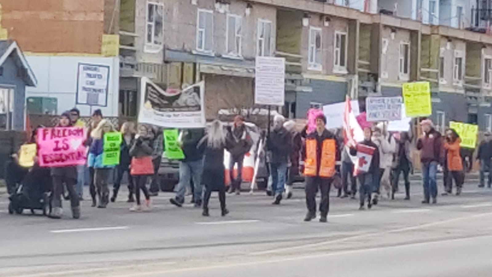 Hundreds of people reported at Kelowna protest of masks, vaccinations | iNFOnews.ca Hundreds of people reported at Kelowna protest of masks, vaccinations | iNFOnews.ca