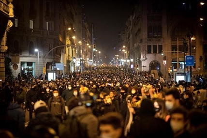Spain: Peaceful protests for jailed rapper see more clashes | iNFOnews.ca Spain: Peaceful protests for jailed rapper see more clashes | iNFOnews.ca
