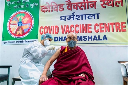 Tibetan spiritual leader Dalai Lama gets vaccine shot | iNFOnews.ca Tibetan spiritual leader Dalai Lama gets vaccine shot | iNFOnews.ca