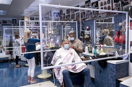 Spend on home renos, haircuts and restaurants to stimulate recovery: economists | iNFOnews.ca Spend on home renos, haircuts and restaurants to stimulate recovery: economists | iNFOnews.ca