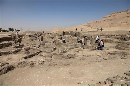 Famed Egyptian archaeologist reveals details of ancient city | iNFOnews.ca Famed Egyptian archaeologist reveals details of ancient city | iNFOnews.ca
