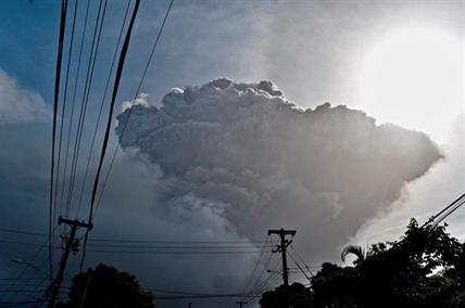 Ash-covered St. Vincent braces for more volcanic eruptions | iNFOnews.ca Ash-covered St. Vincent braces for more volcanic eruptions | iNFOnews.ca