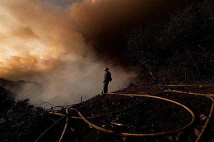 Crews battle Los Angeles wildfire that forced evacuations | iNFOnews.ca Crews battle Los Angeles wildfire that forced evacuations | iNFOnews.ca
