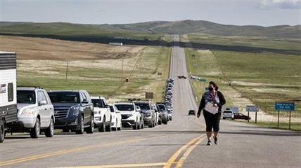Sad and disappointed': COVID-19 vaccination clinics at Alberta-US border cancelled | iNFOnews.ca Sad and disappointed': COVID-19 vaccination clinics at Alberta-US border cancelled | iNFOnews.ca