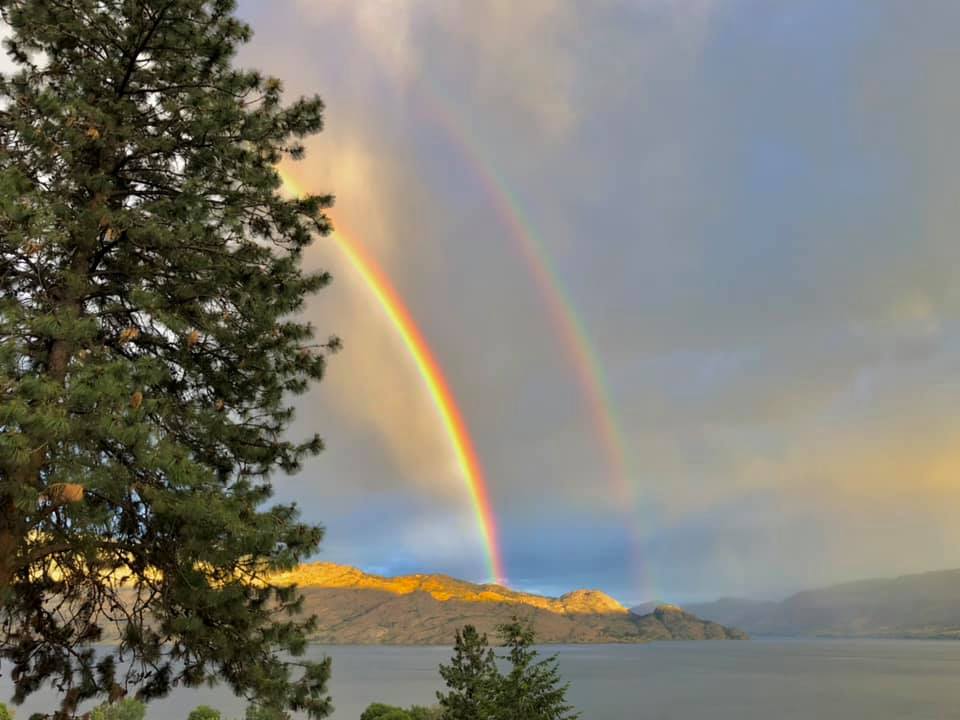 iN PHOTOS: Peachlanders showcase stunning rainbow over Okanagan Lake | iNFOnews.ca