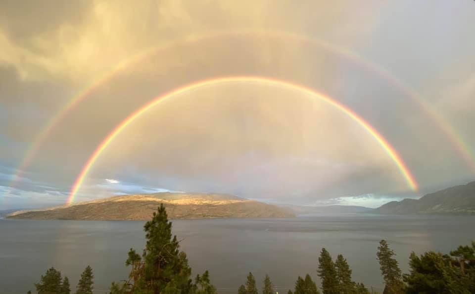 iN PHOTOS: Peachlanders showcase stunning rainbow over Okanagan Lake | iNFOnews.ca