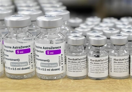U.K. study reports mixing AstraZeneca, Pfizer vaccines produces better immunity | iNFOnews.ca U.K. study reports mixing AstraZeneca, Pfizer vaccines produces better immunity | iNFOnews.ca
