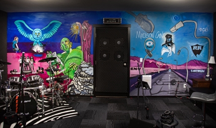 Kamloops artist completes huge rock music-themed mural | iNFOnews.ca Kamloops artist completes huge rock music-themed mural | iNFOnews.ca
