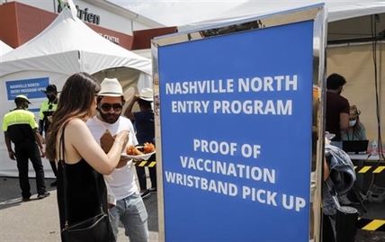 'Safe enough:' Thousands gather at Calgary Stampede's live music venue | iNFOnews.ca 'Safe enough:' Thousands gather at Calgary Stampede's live music venue | iNFOnews.ca