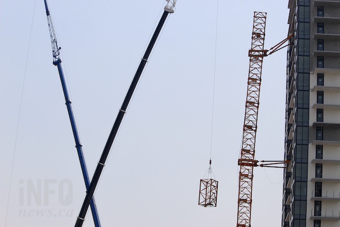 Collapsed Kelowna crane that killed 5 coming down; evacuees may be home soon | iNFOnews.ca