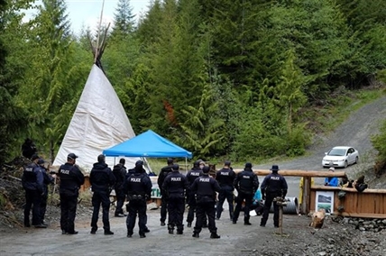 B.C. RCMP say Fairy Creek activists cut 18 trees to block vehicle access | iNFOnews.ca B.C. RCMP say Fairy Creek activists cut 18 trees to block vehicle access | iNFOnews.ca