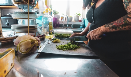 Feasting after the fire: Okanagan couple welcomes evacuees home with tacos and ribs | iNFOnews.ca