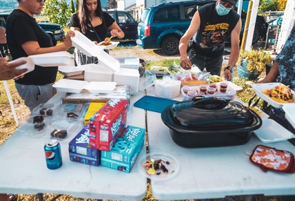 Feasting after the fire: Okanagan couple welcomes evacuees home with tacos and ribs | iNFOnews.ca