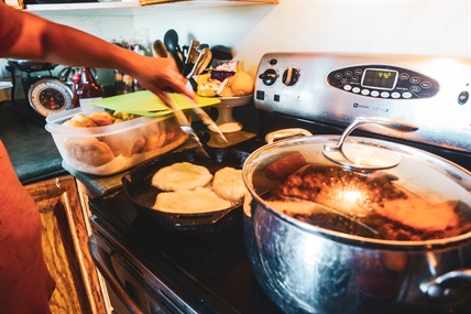 Feasting after the fire: Okanagan couple welcomes evacuees home with tacos and ribs | iNFOnews.ca