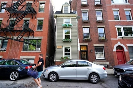 Boston's famous Skinny House sells for a nice fat price | iNFOnews.ca