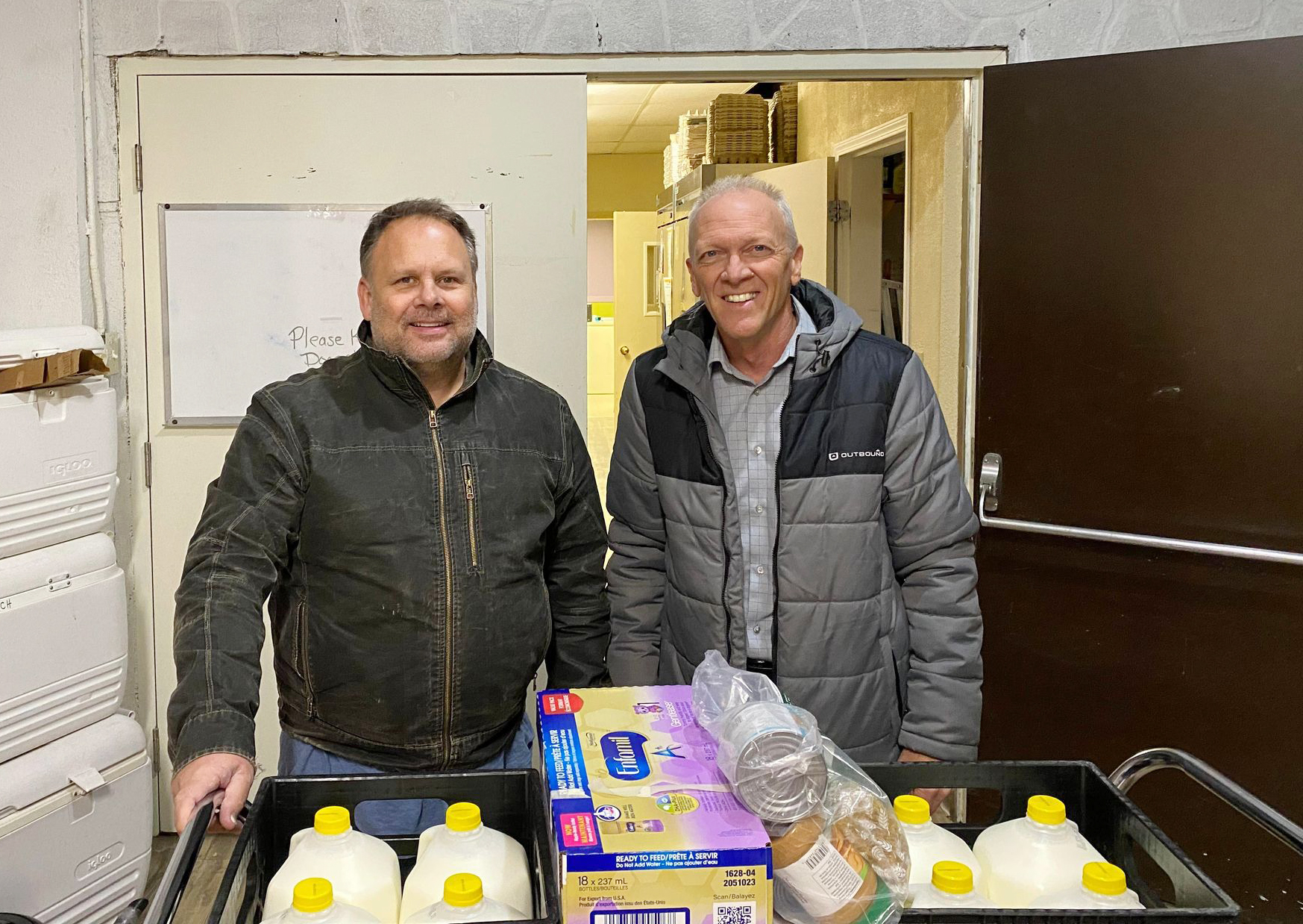 iN PHOTOS: Okanagan pilot flies to Castlegar to grab essentials for local food banks | iNFOnews.ca