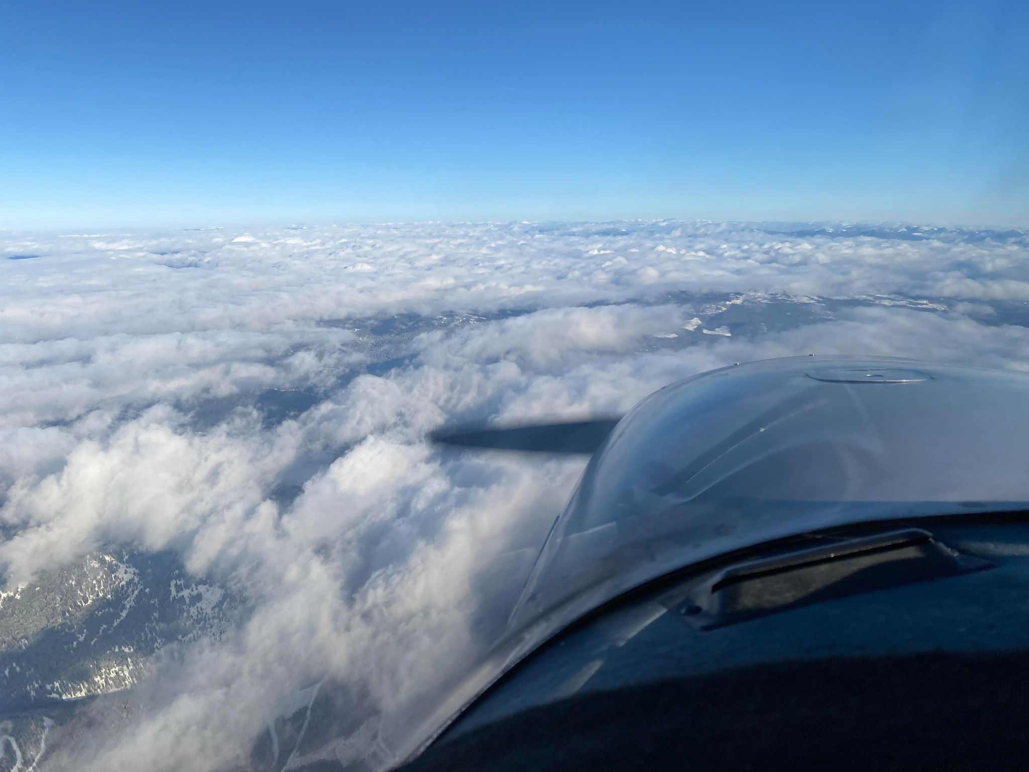 iN PHOTOS: Okanagan pilot flies to Castlegar to grab essentials for local food banks | iNFOnews.ca