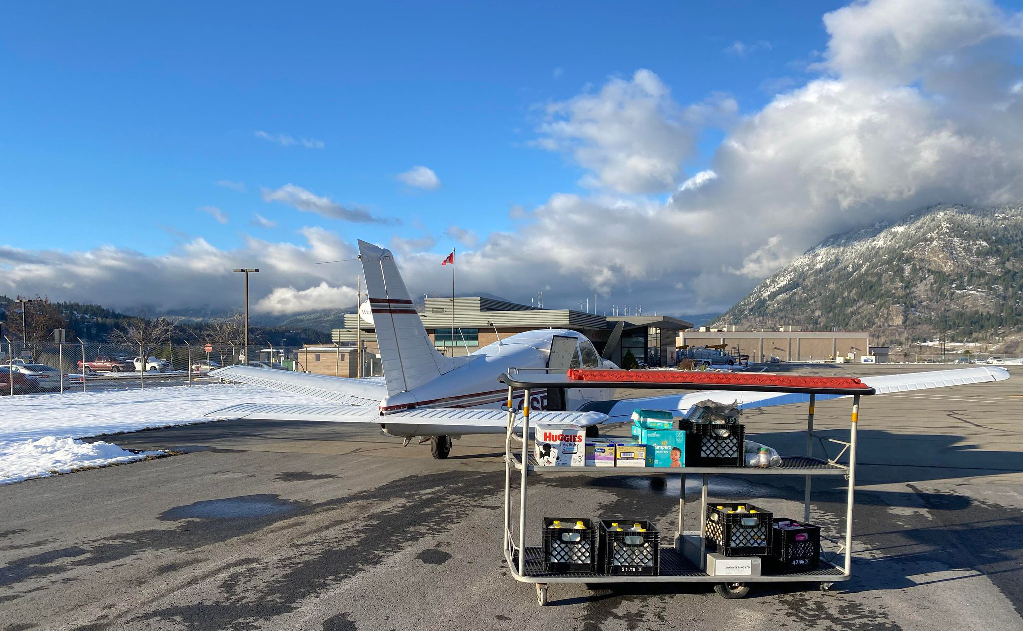 iN PHOTOS: Okanagan pilot flies to Castlegar to grab essentials for local food banks | iNFOnews.ca