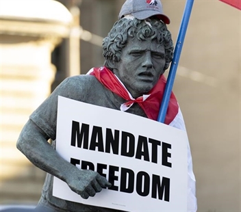 Officials decry 'desecration' of monuments during Ottawa protest | iNFOnews.ca Officials decry 'desecration' of monuments during Ottawa protest | iNFOnews.ca