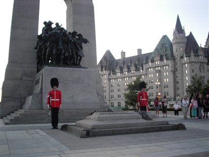 Royal Canadian Legion condemns actions of anti-vaccine protestors jumping on war memorial | iNFOnews.ca Royal Canadian Legion condemns actions of anti-vaccine protestors jumping on war memorial | iNFOnews.ca