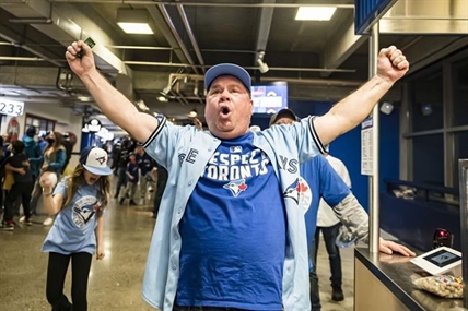 Toronto businesses hopeful as stadiums fill up for first time since pandemic | iNFOnews.ca Toronto businesses hopeful as stadiums fill up for first time since pandemic | iNFOnews.ca