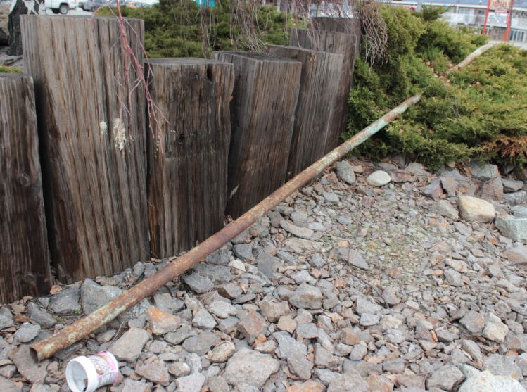 UPDATE: Pipe-swinging man remains at hospital | iNFOnews.ca