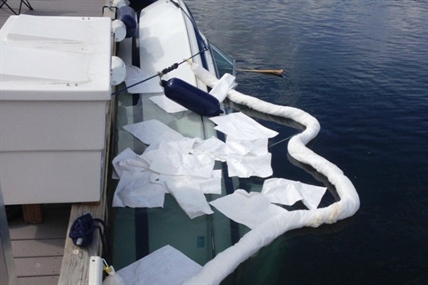 Boat sinks at yacht club | iNFOnews.ca Boat sinks at yacht club | iNFOnews.ca