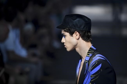 Prada mixes nostalgia and grunge for summer 2023 menswear | iNFOnews.ca Prada mixes nostalgia and grunge for summer 2023 menswear | iNFOnews.ca