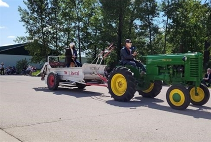 Rodeo group in Alberta sorry for float that critics say was racist | iNFOnews.ca Rodeo group in Alberta sorry for float that critics say was racist | iNFOnews.ca
