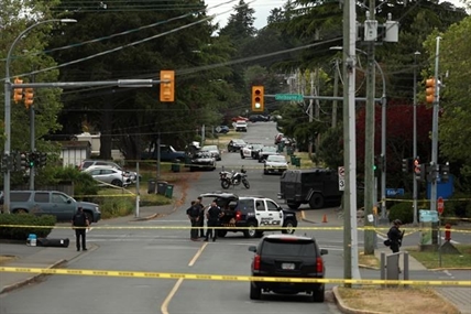 Woman held hostage during B.C. bank shooting experiencing roller-coaster of emotions | iNFOnews.ca Woman held hostage during B.C. bank shooting experiencing roller-coaster of emotions | iNFOnews.ca