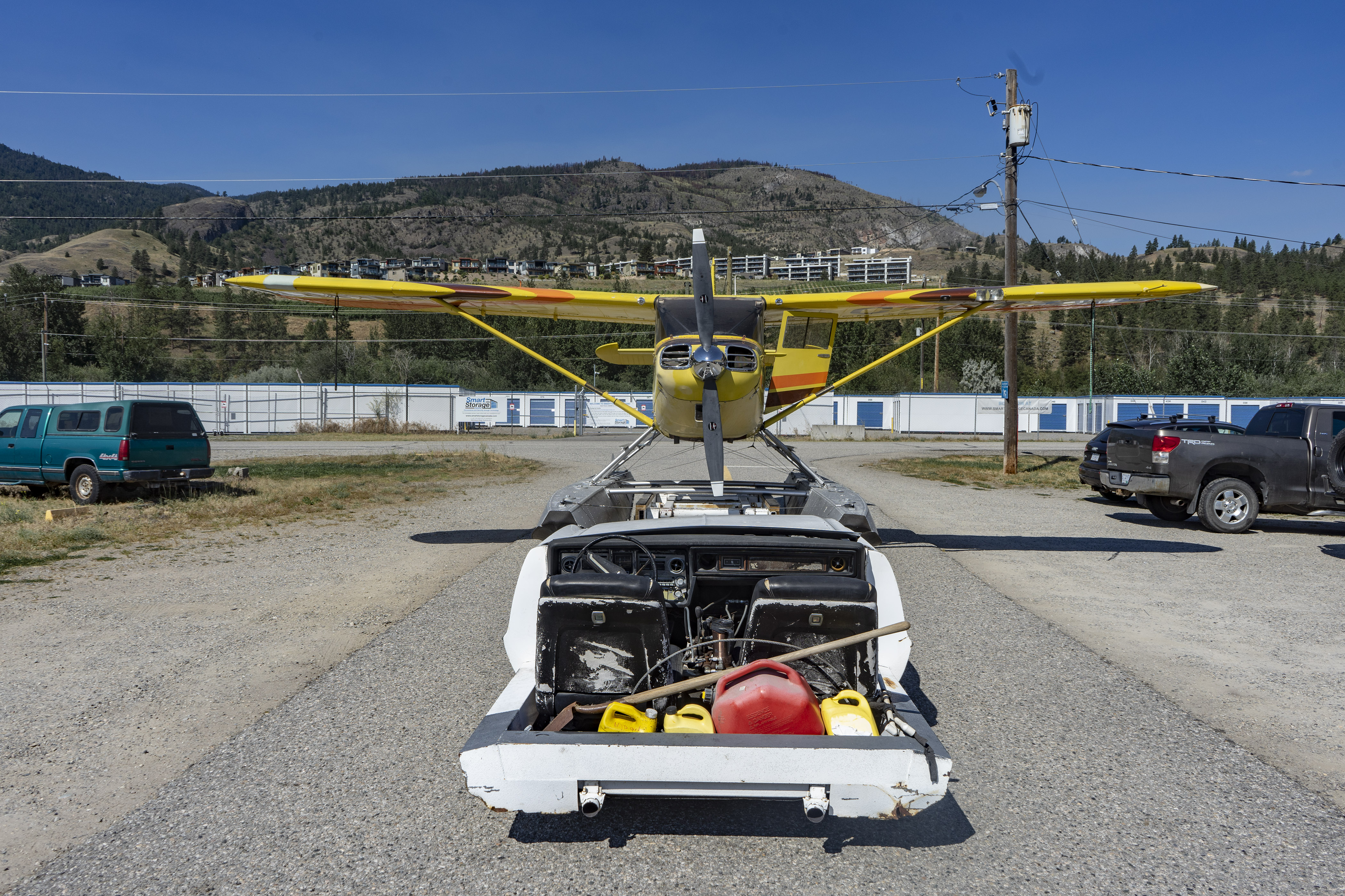 iN VIDEO: Half a car tows seaplane into Skaha Lake | iNFOnews.ca