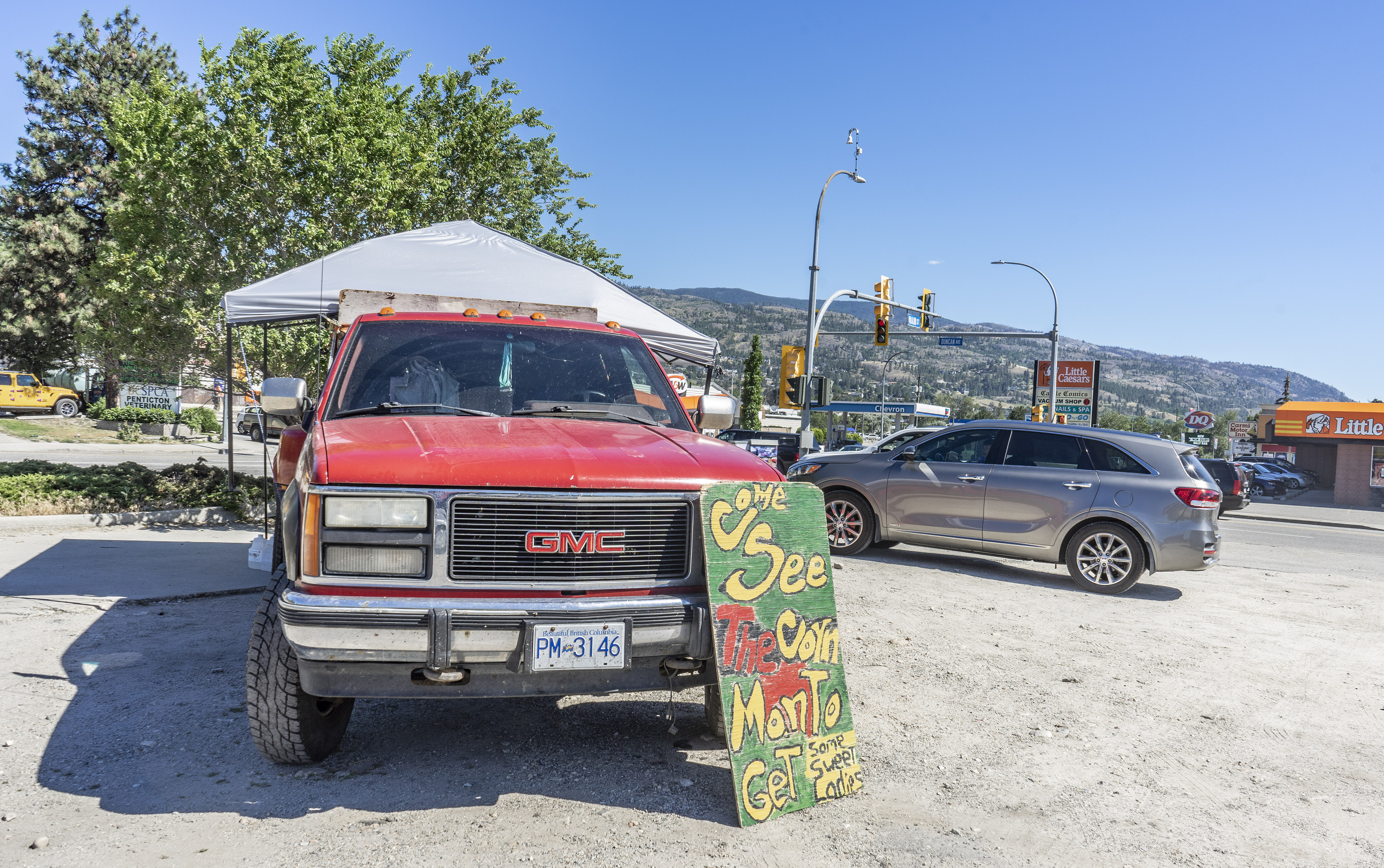 Penticton's Crazy Corn Man known for colourful personality (and great corn) | iNFOnews.ca