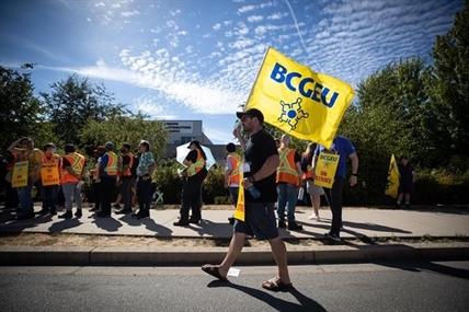 Cannabis stores grapple with delivery stoppage as BCGEU workers go on strike | iNFOnews.ca Cannabis stores grapple with delivery stoppage as BCGEU workers go on strike | iNFOnews.ca