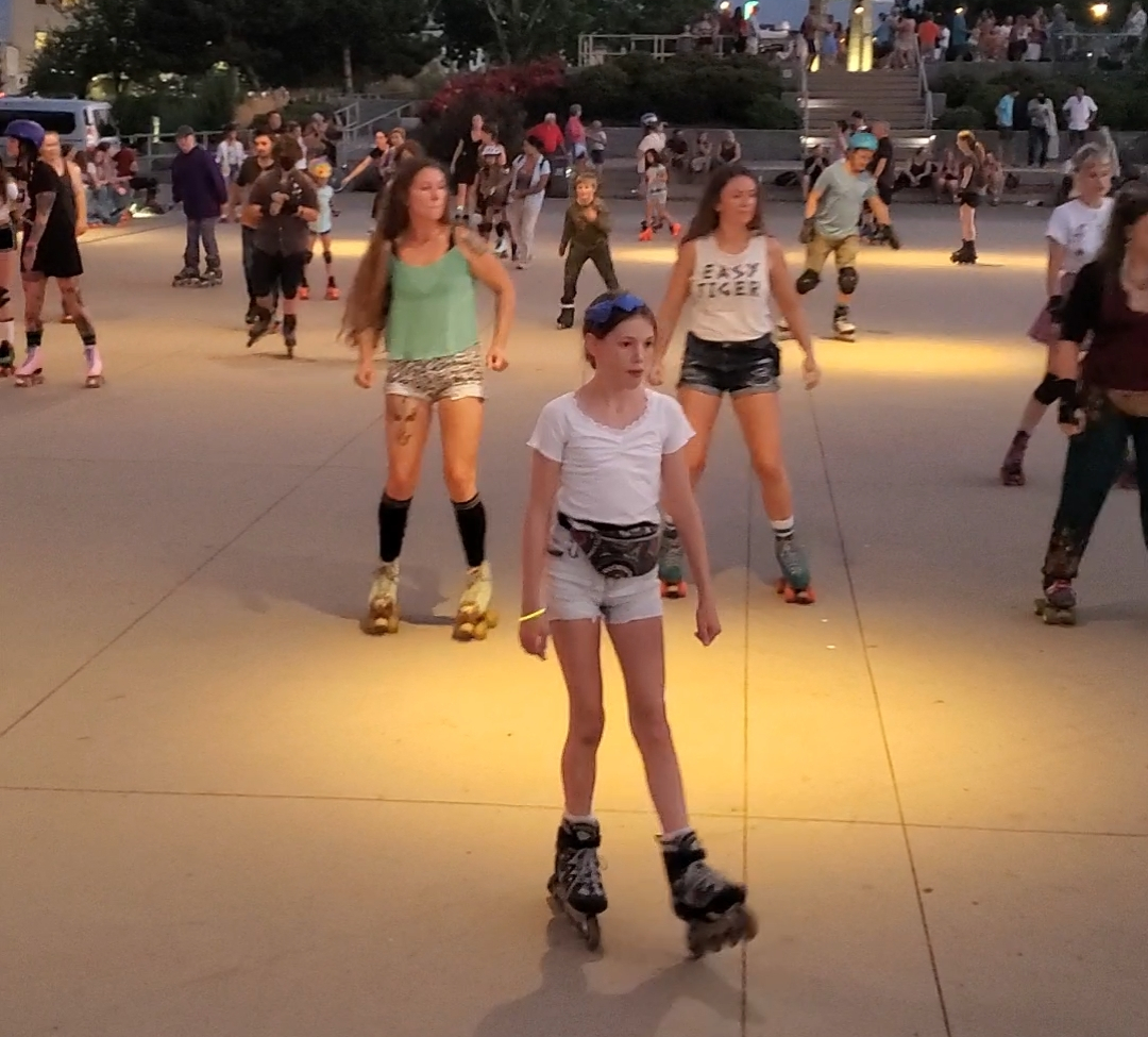 iN VIDEO: Roller skate nights attract hundreds of people in Kelowna | iNFOnews.ca