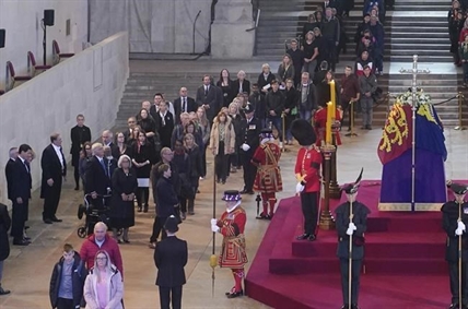 Prime Minister Justin Trudeau attends Queen's lying-in-state, meets King Charles III | iNFOnews.ca Prime Minister Justin Trudeau attends Queen's lying-in-state, meets King Charles III | iNFOnews.ca