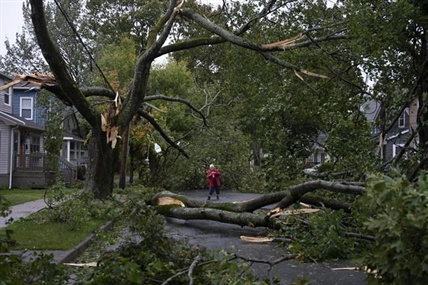 After the storm: residents of Atlantic Canada and eastern Quebec survey damage | iNFOnews.ca After the storm: residents of Atlantic Canada and eastern Quebec survey damage | iNFOnews.ca