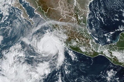 Major Hurricane Roslyn heads for hit on Mexico's coast | iNFOnews.ca Major Hurricane Roslyn heads for hit on Mexico's coast | iNFOnews.ca