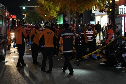Officials: 120 dead after Halloween crowd surge in Seoul | iNFOnews.ca Officials: 120 dead after Halloween crowd surge in Seoul | iNFOnews.ca