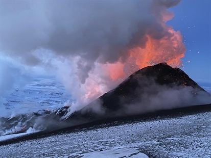 2 volcanoes rumble into action in Russia's far east | iNFOnews.ca 2 volcanoes rumble into action in Russia's far east | iNFOnews.ca